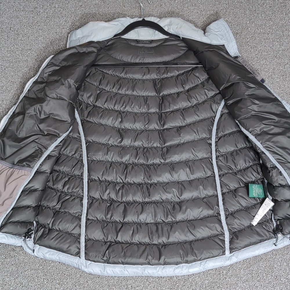 L.L. Bean Downtek Puffer Vest Size Large-Reg In Bluish-Silver Stowaway Pocket - Picture 6 of 12